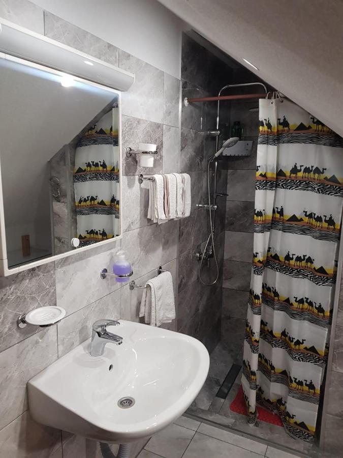 Hotel Pansion Renata à Prozor Extérieur photo